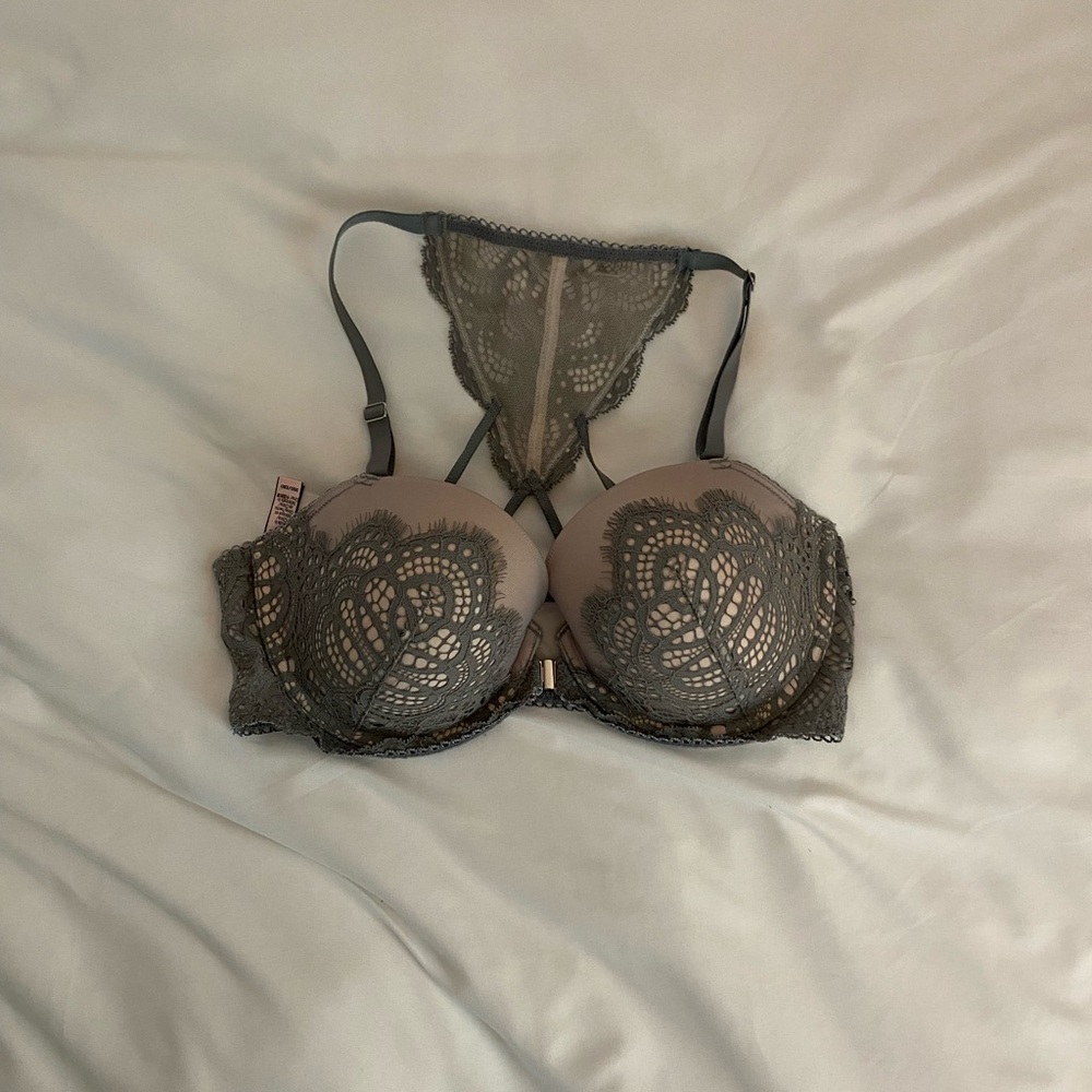Victoria’s Secret 36B racerback lace bra